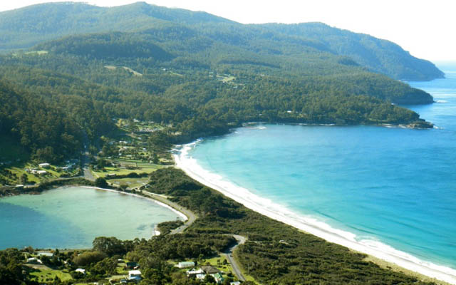 Photo: Louise Cunningham - Eaglehawk Neck from Cash’s Lookout.